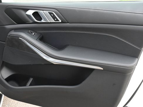 Used 2026 BMW X5 xDrive40i w/ Climate Comfort Package image 19