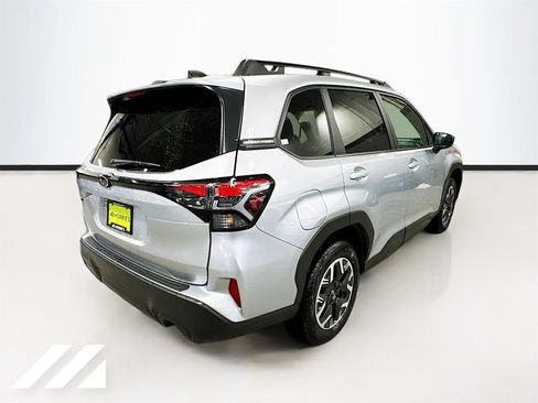 Used 2026 Subaru Forester Premium AWD/4WD image 5
