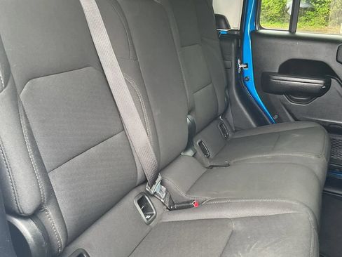 Used 2023 Jeep Gladiator Sport AWD/4WD image 39