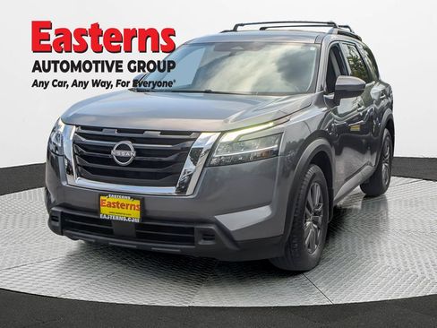 Used 2022 Nissan Pathfinder SV image 1