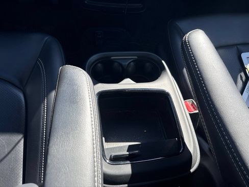 Used 2023 Chrysler Pacifica Touring-L w/ S Appearance Package FWD image 18