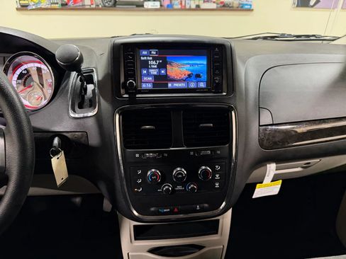Used 2019 Dodge Grand Caravan SE image 58