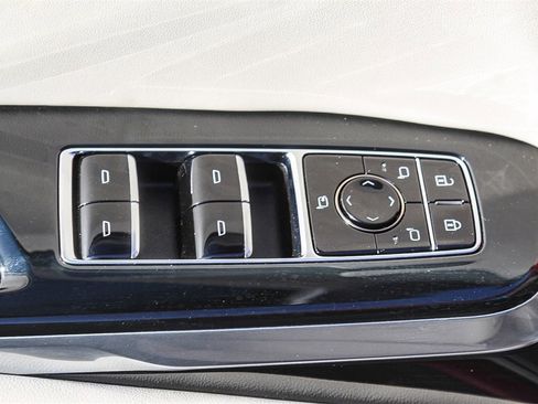 Used 2025 Cadillac Escalade ESV Premium Luxury Platinum image 20