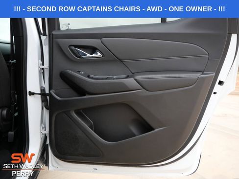 Used 2023 Chevrolet Traverse LT image 12