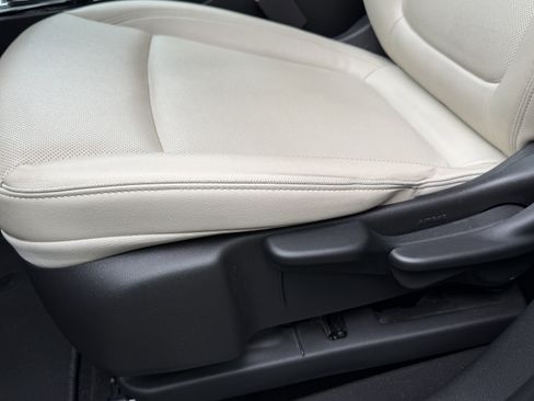 Used 2024 Buick Encore GX Sport Touring FWD image 6