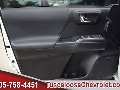 Used 2021 Toyota Tacoma TRD Off-Road image 16