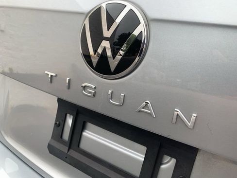 Used 2022 Volkswagen Tiguan SE R-Line image 16