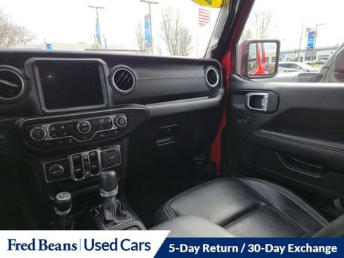 Used 2022 Jeep Wrangler Unlimited Sahara w/ Cold Weather Group AWD/4WD image 25