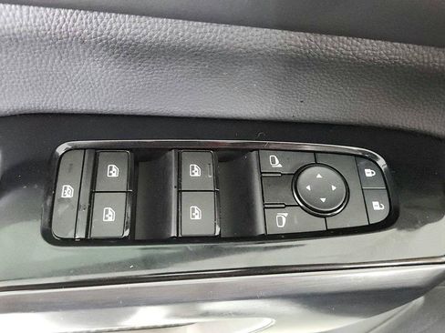 Used 2025 Nissan Pathfinder SL FWD image 17