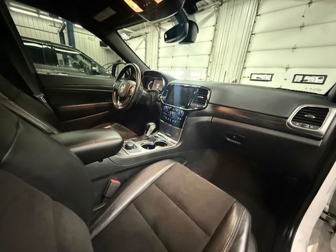 Used 2019 Jeep Grand Cherokee Altitude AWD/4WD image 38