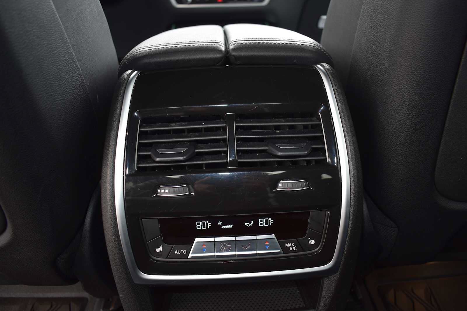 Used 2024 BMW X7 xDrive40i w/ M Sport Package AWD/4WD image 18