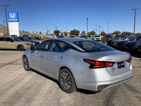 Used 2023 Nissan Altima 2.5 SV image 9