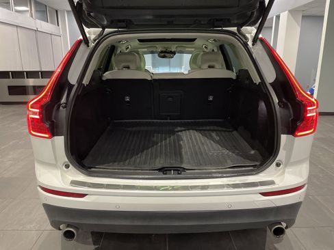 Used 2021 Volvo XC60 T5 Momentum w/ Premium Package image 37