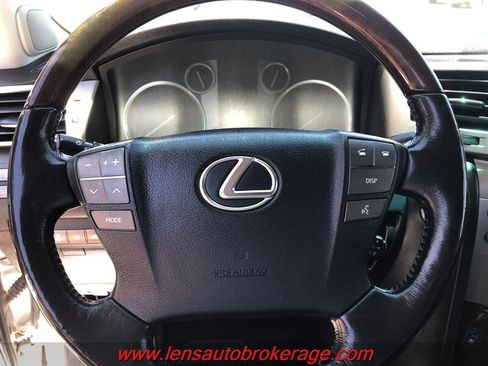 Used 2015 Lexus LX 570 4WD w/ Luxury Package image 13
