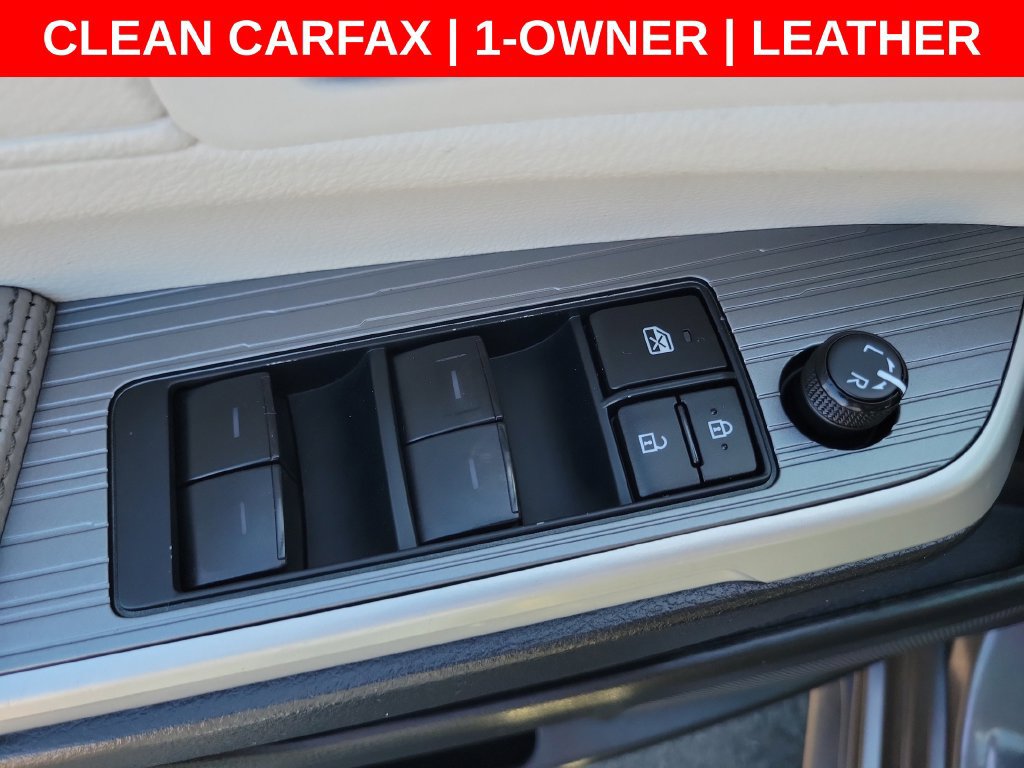 Used 2025 Toyota Sienna XLE FWD image 21
