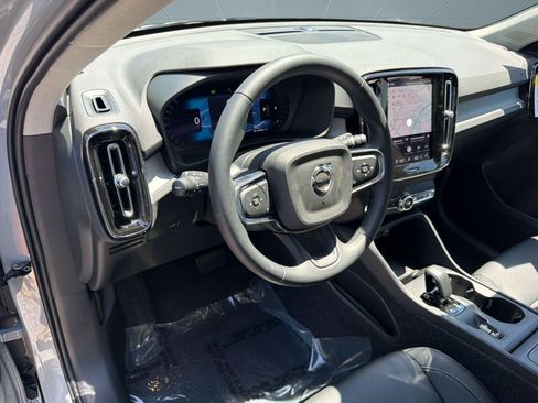 New 2026 Volvo XC40 B5 Core w/ Climate Package AWD/4WD image 4