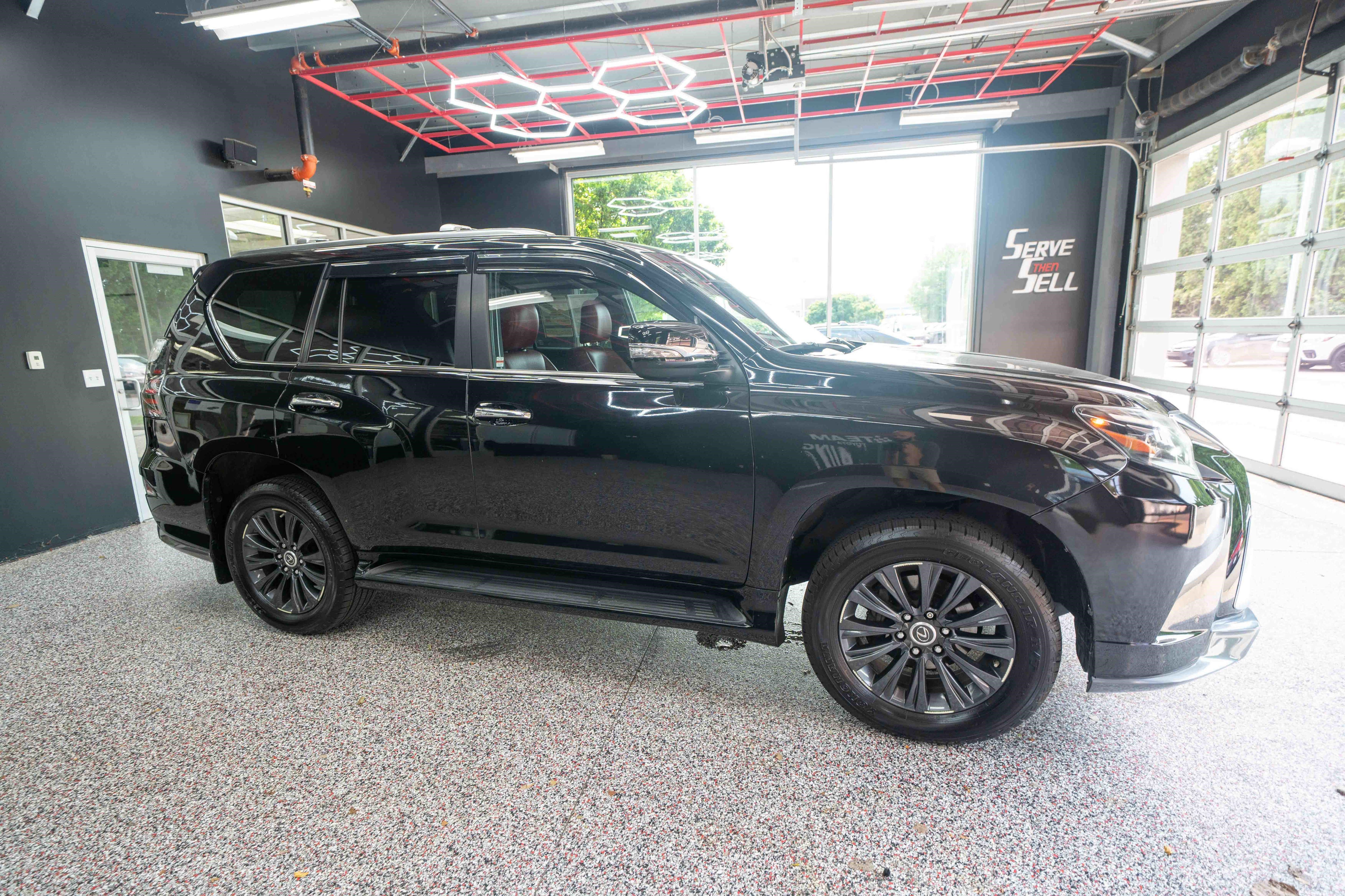 Used 2023 Lexus GX 460 Luxury w/ Sport Design Package AWD/4WD image 5