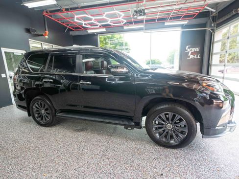 Used 2023 Lexus GX 460 Luxury w/ Sport Design Package AWD/4WD image 5