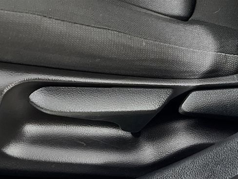 Used 2021 Toyota Corolla LE FWD image 16