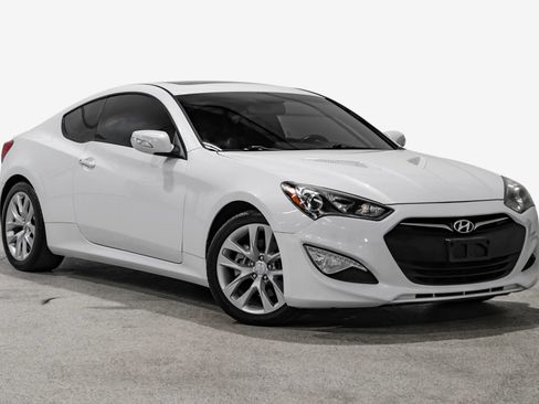 Used 2013 Hyundai Genesis 3.8 RWD image 4