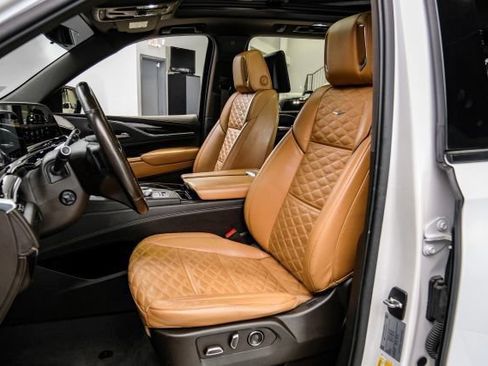 Used 2021 Cadillac Escalade ESV Sport w/ Heavy-Duty Trailer Package AWD/4WD image 45