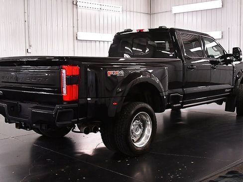 Used 2025 Ford F450 Platinum w/ FX4 Off-Road Package image 7