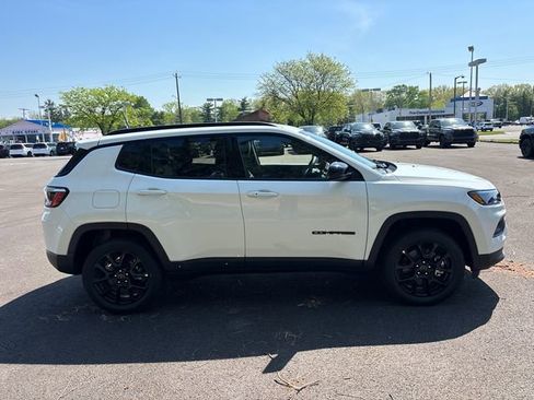 New 2026 Jeep Compass Latitude AWD/4WD image 28