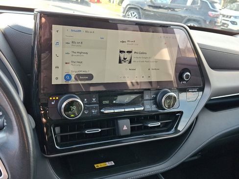 Used 2023 Toyota Highlander XLE image 27