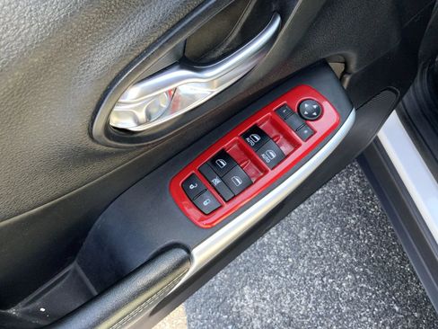 Used 2018 Jeep Cherokee Latitude Plus FWD image 15