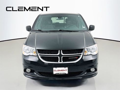 Used 2019 Dodge Grand Caravan SE image 3