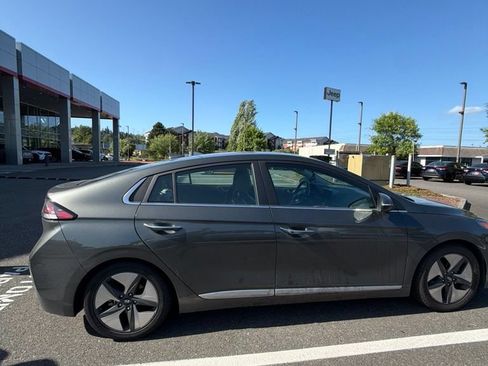 Used 2022 Hyundai Ioniq Limited FWD image 5