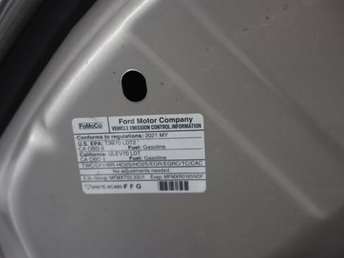 Used 2021 Ford Explorer XLT w/ Equipment Group 202A AWD/4WD image 21