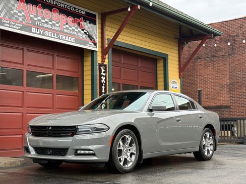 Used 2017 Dodge Charger SXT w/ AWD Premium Group image 5