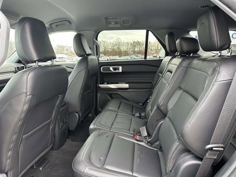 Used 2023 Ford Explorer XLT w/ Equipment Group 202A image 10