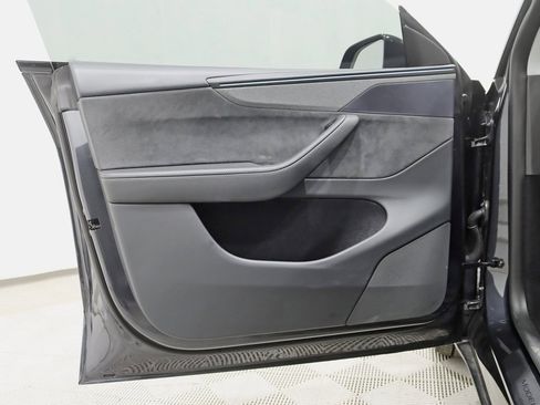 Used 2026 Tesla Model Y Long Range image 34