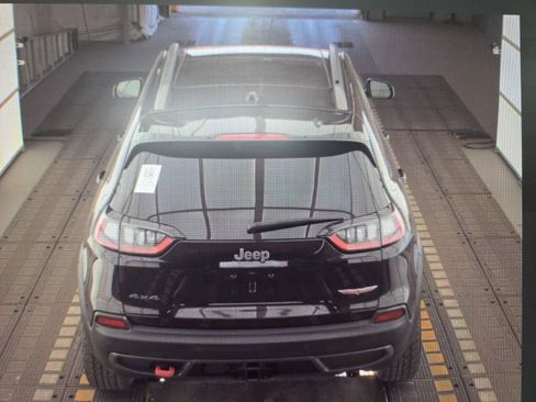 Used 2019 Jeep Cherokee Trailhawk AWD/4WD image 7