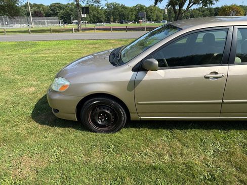 Used 2005 Toyota Corolla LE w/ Audio Value Pkg FWD image 37