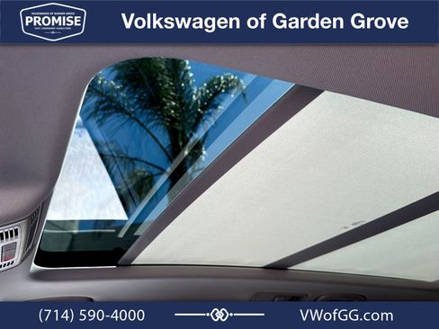 Used 2023 Volkswagen Tiguan SE w/ Panoramic Sunroof Package FWD image 17