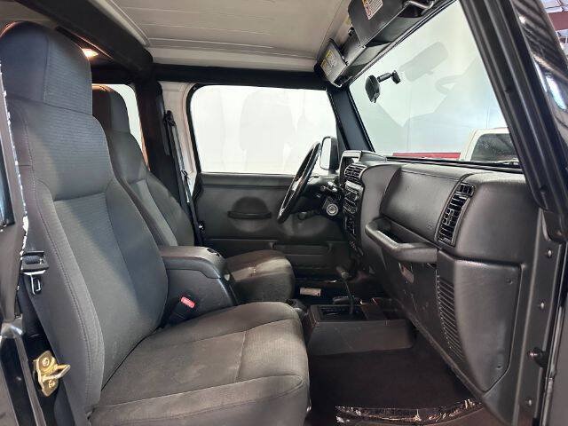 Used 2006 Jeep Wrangler Unlimited Rubicon AWD/4WD image 17