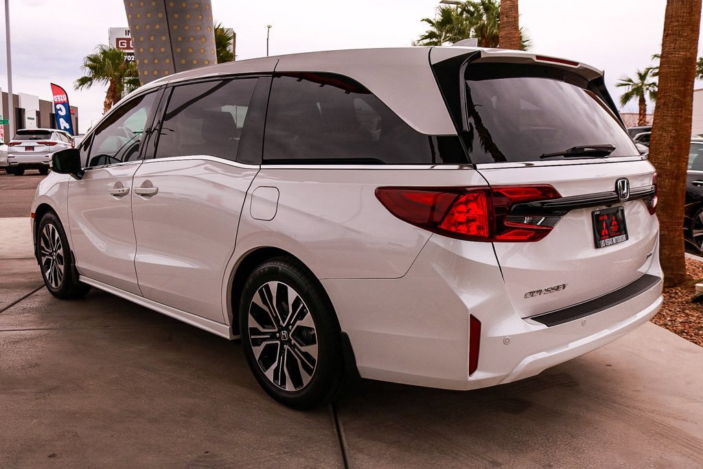 Used 2025 Honda Odyssey Elite image 3