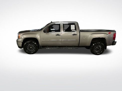 Used 2013 GMC Sierra 2500 Denali w/ Suspension Package, Off-Road image 2