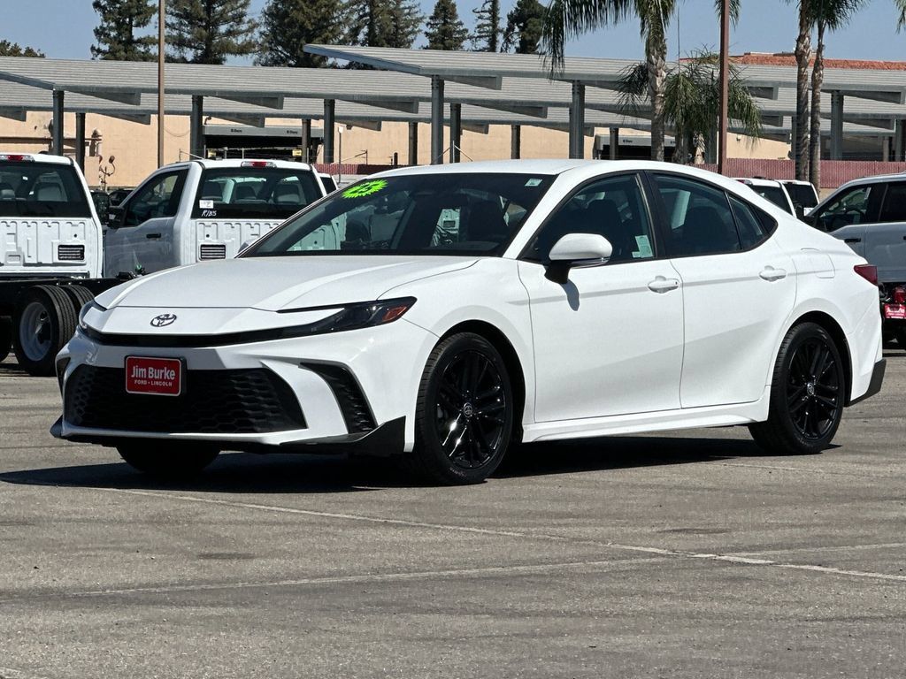 Used 2025 Toyota Camry SE FWD image 7