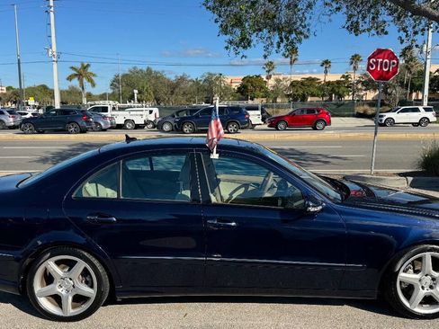 Used 2009 Mercedes-Benz E 350 Sedan w/ Premium 1 Pkg image 3