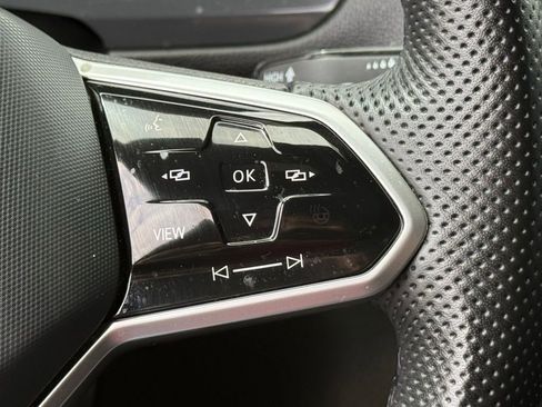 Used 2023 Volkswagen Tiguan SE R-Line FWD image 19