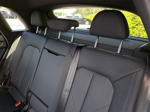 New 2025 Audi Q3 2.0T Premium image 28