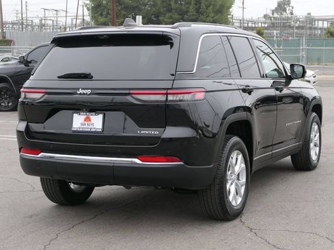 Used 2023 Jeep Grand Cherokee Limited w/ Luxury Tech Group II RWD image 3