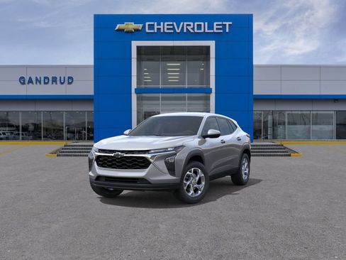 New 2026 Chevrolet Trax LS w/ LS Convenience Package FWD image 8