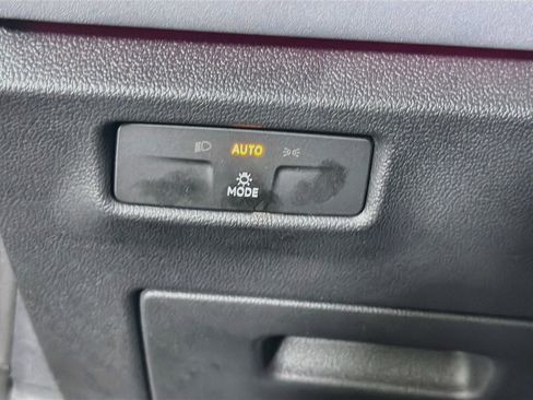 Used 2026 Volkswagen Tiguan SE AWD/4WD image 16