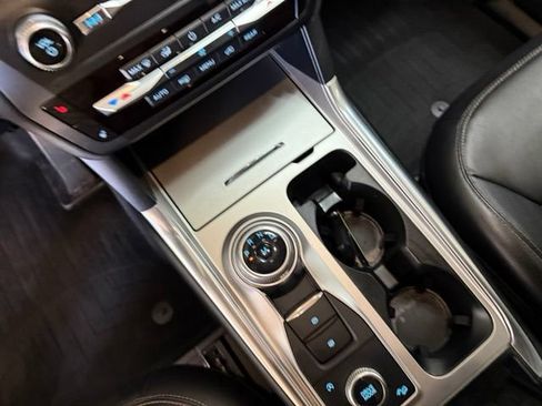 Used 2020 Ford Explorer XLT w/ Equipment Group 202A AWD/4WD image 28