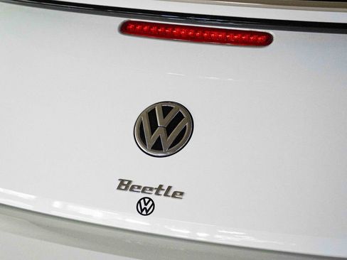 Used 2019 Volkswagen Beetle 2.0T SE FWD image 4